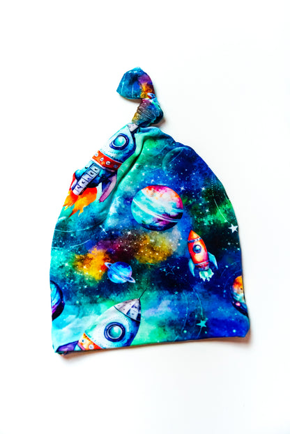 Swaddle with Knotted Hat- Cosmic Flight